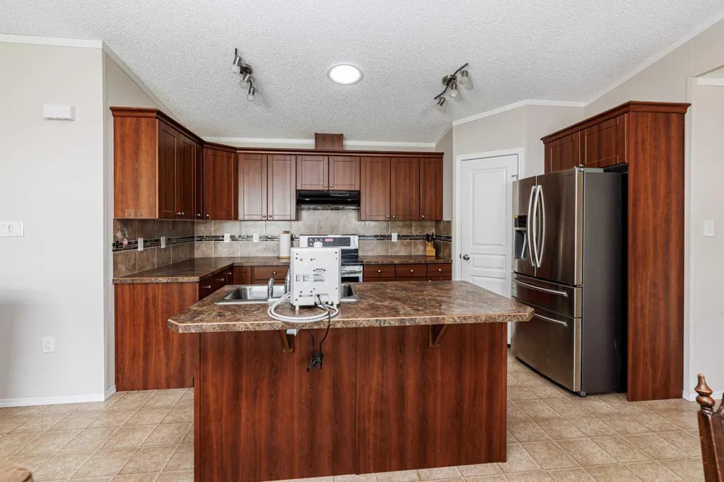 15 Mackenzie Ranch Way Lacombe AB T4L 0B4