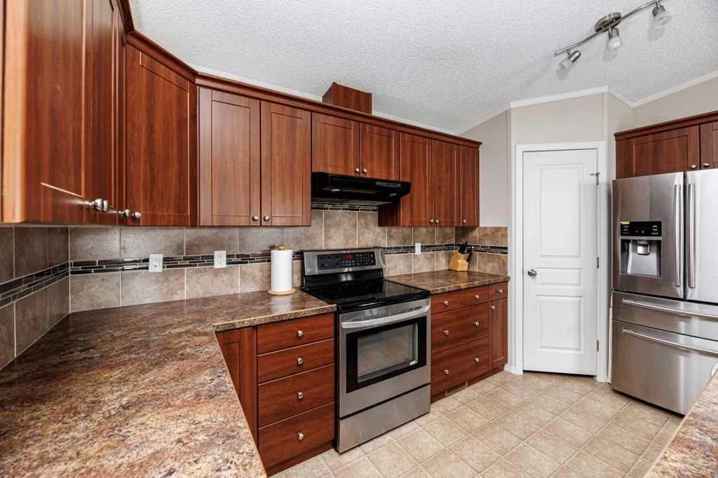 15 Mackenzie Ranch Way Lacombe AB T4L 0B4