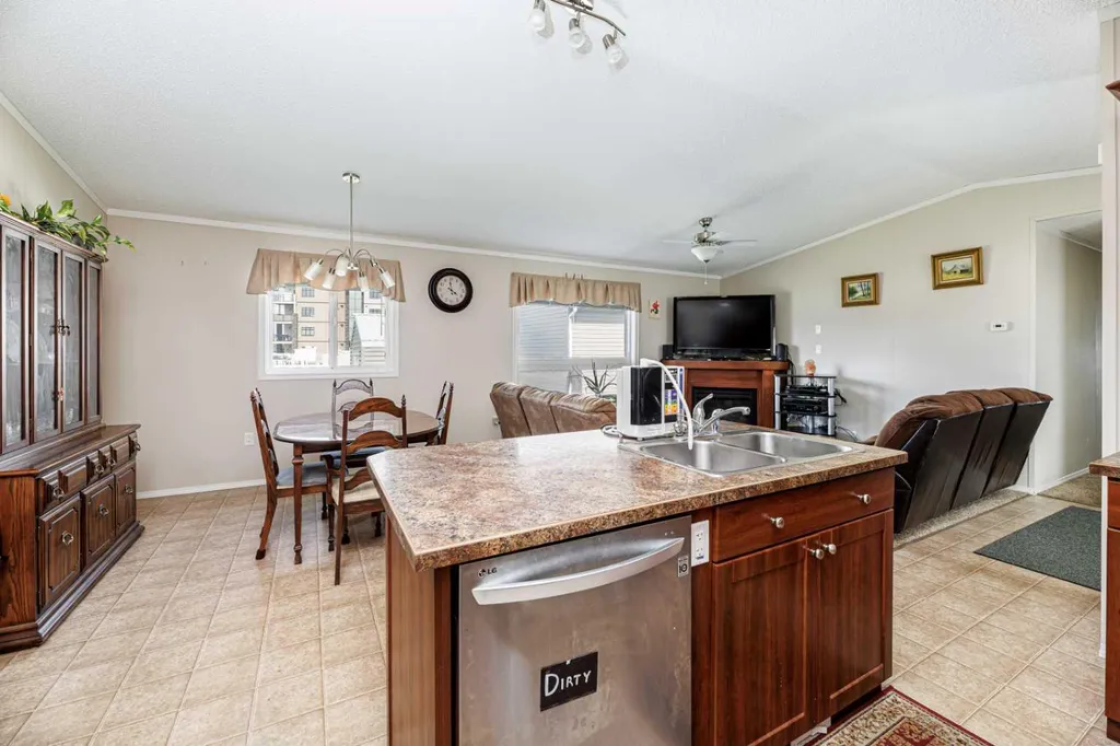 15 Mackenzie Ranch Way Lacombe AB T4L 0B4