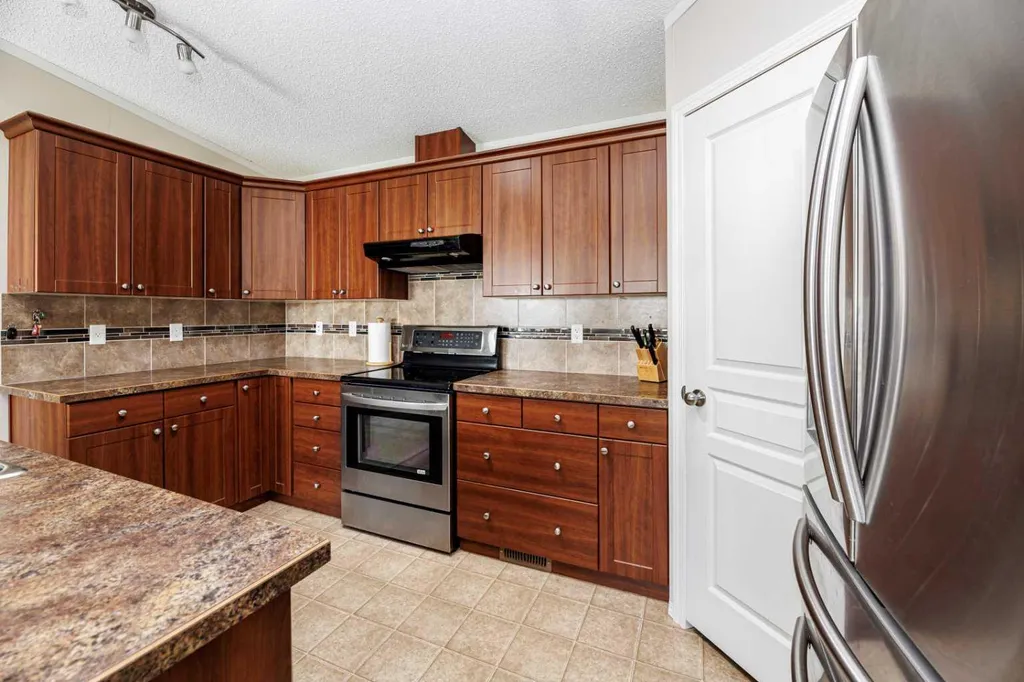 15 Mackenzie Ranch Way Lacombe AB T4L 0B4