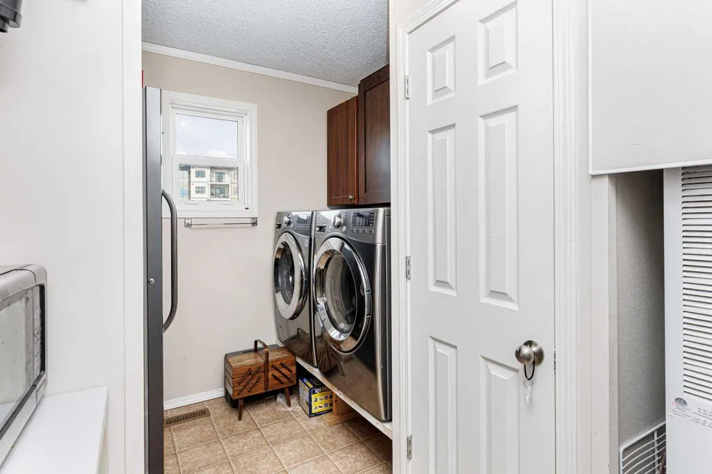15 Mackenzie Ranch Way Lacombe AB T4L 0B4