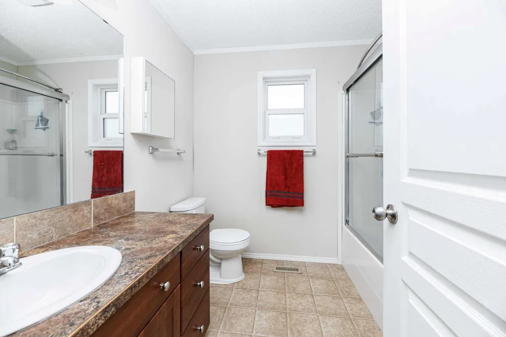 15 Mackenzie Ranch Way Lacombe AB T4L 0B4