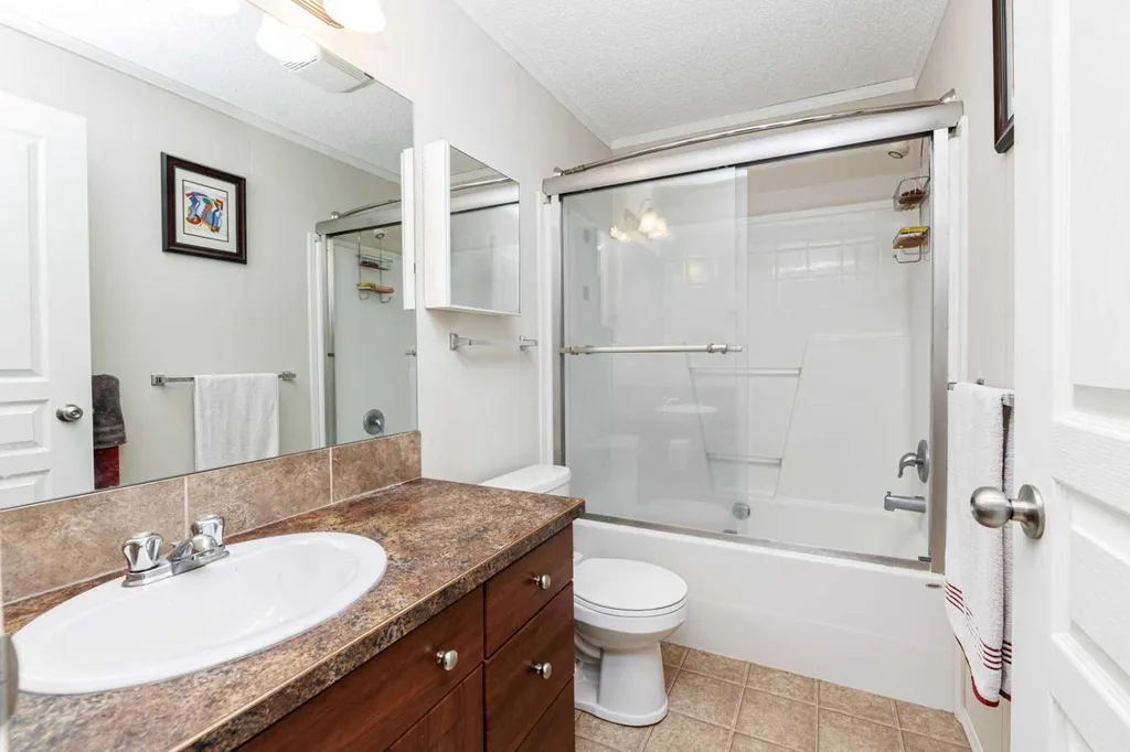 15 Mackenzie Ranch Way Lacombe AB T4L 0B4