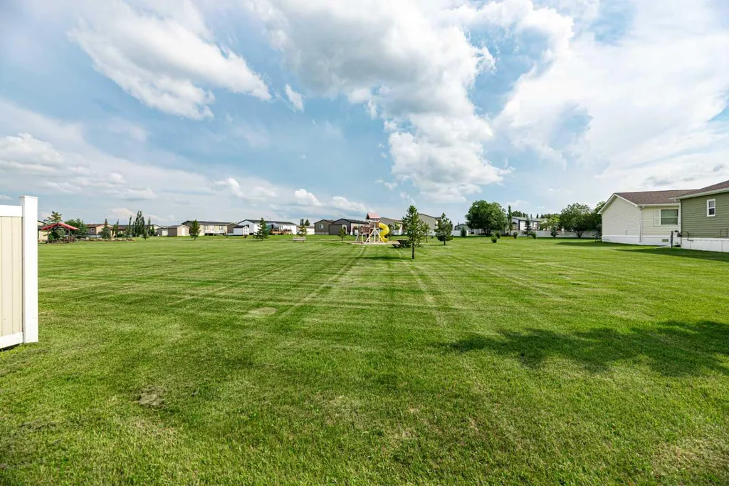 15 Mackenzie Ranch Way Lacombe AB T4L 0B4