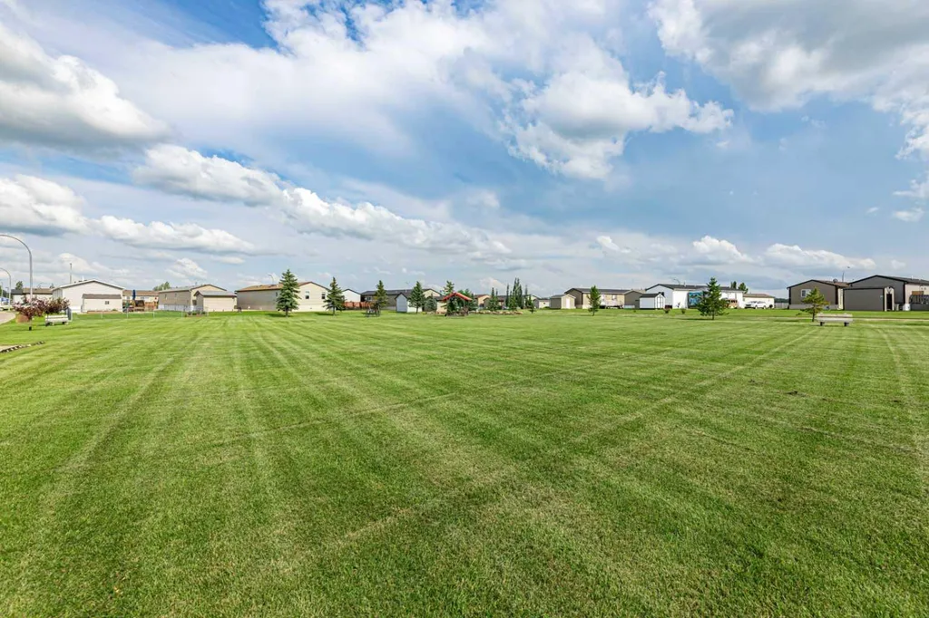 15 Mackenzie Ranch Way Lacombe AB T4L 0B4