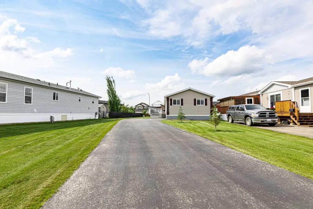 15 Mackenzie Ranch Way Lacombe AB T4L 0B4
