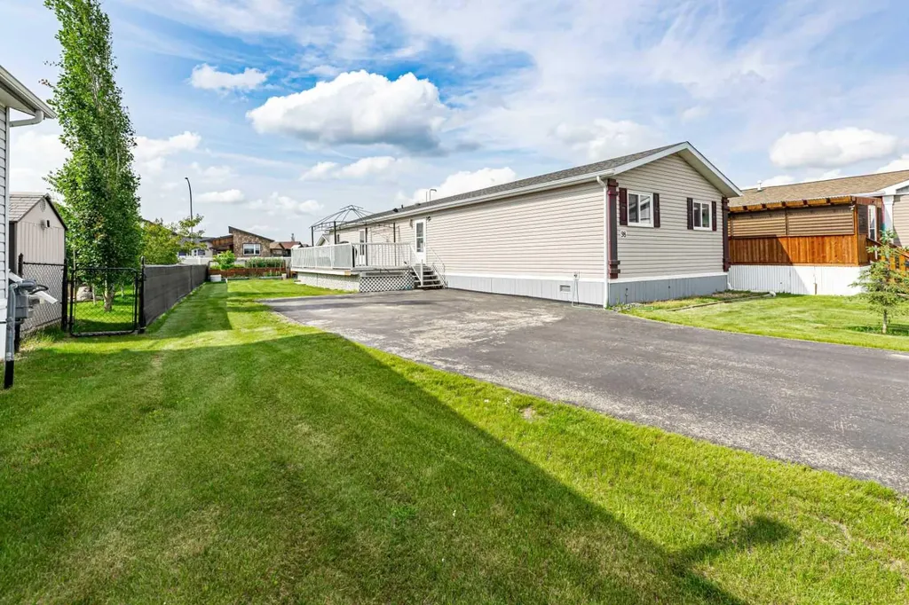 15 Mackenzie Ranch Way Lacombe AB T4L 0B4