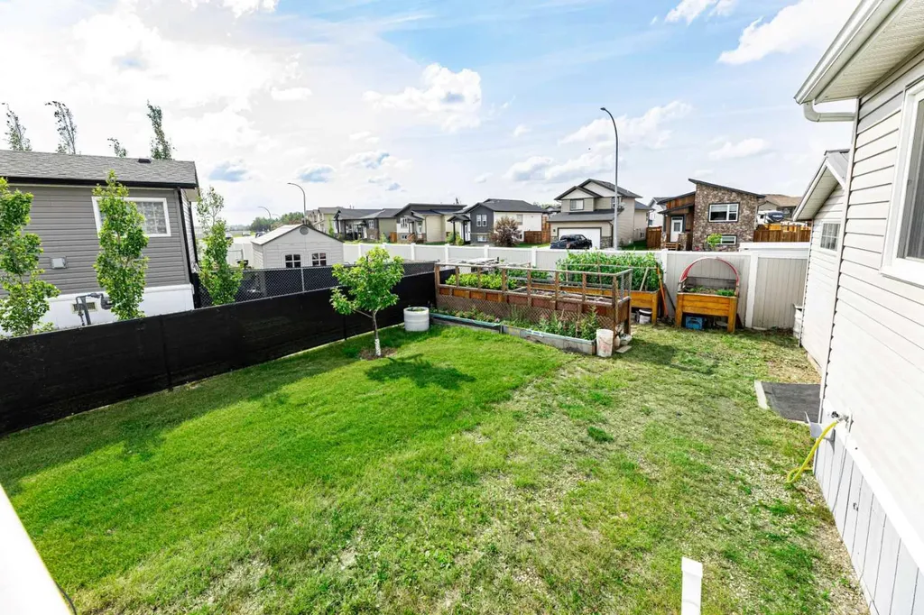 15 Mackenzie Ranch Way Lacombe AB T4L 0B4