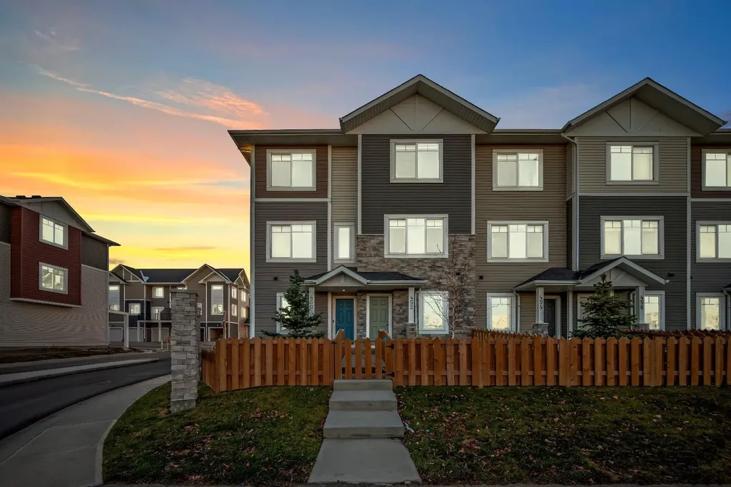 450 Canals Crossing SW Airdrie AB T4B 4L3