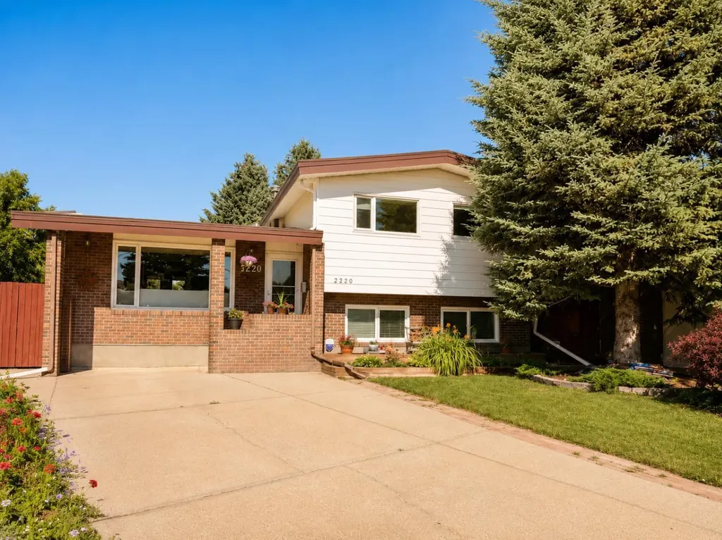 2220 42 Street S Lethbridge AB T1K 4Y8