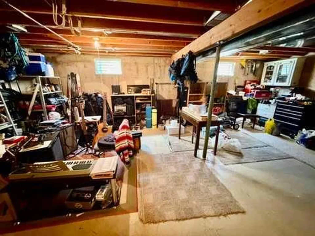 2220 42 Street S Lethbridge AB T1K 4Y8