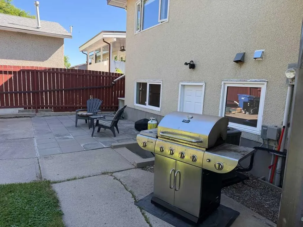2220 42 Street S Lethbridge AB T1K 4Y8