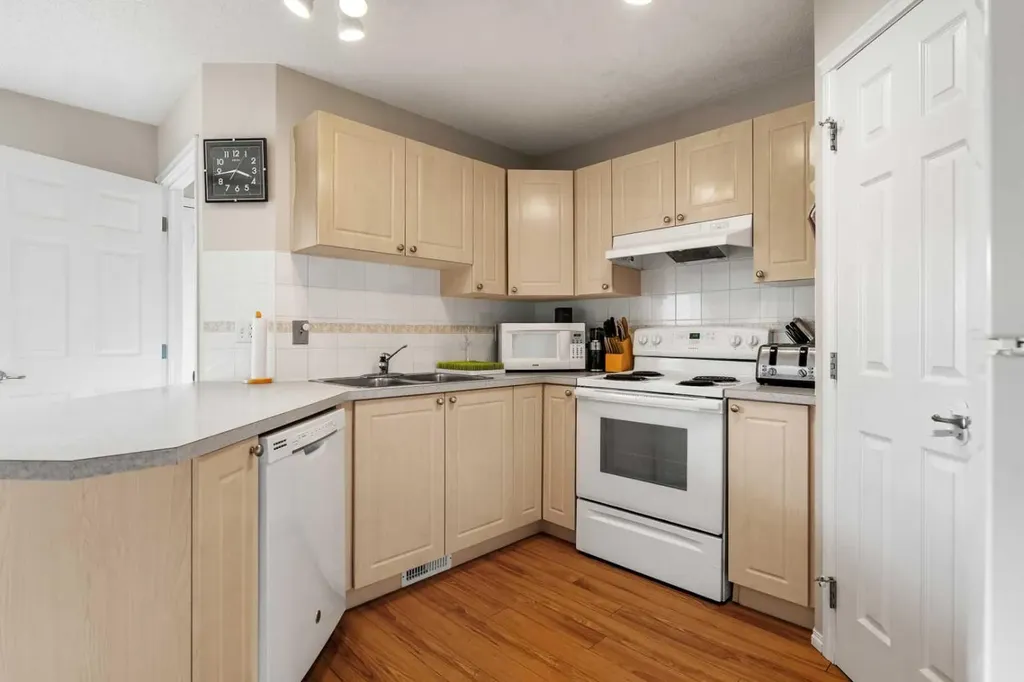 172 Citadel Bluff Close NW Calgary AB T3G 5E3