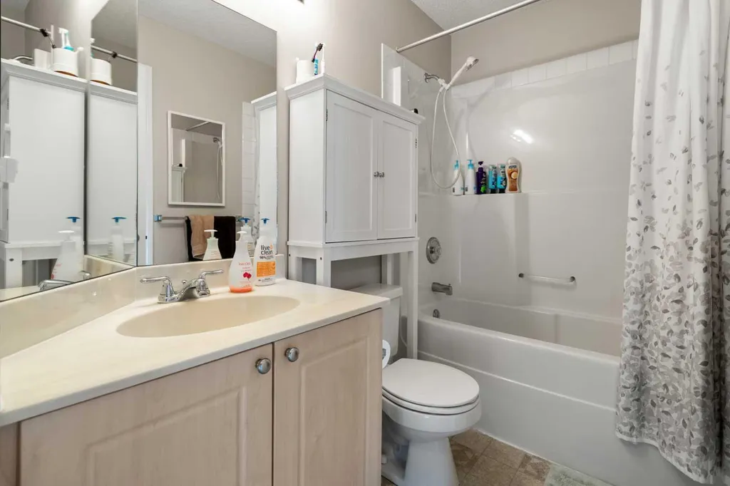 172 Citadel Bluff Close NW Calgary AB T3G 5E3