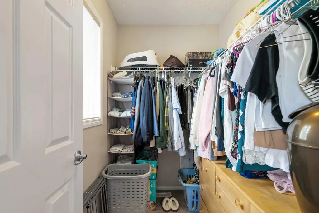 172 Citadel Bluff Close NW Calgary AB T3G 5E3