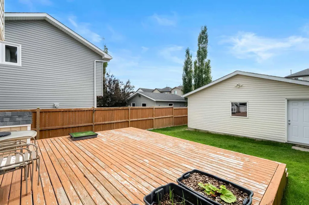 172 Citadel Bluff Close NW Calgary AB T3G 5E3