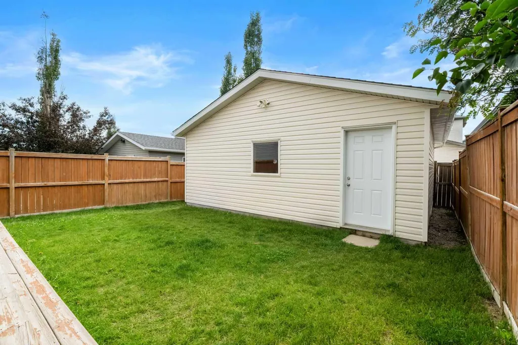 172 Citadel Bluff Close NW Calgary AB T3G 5E3