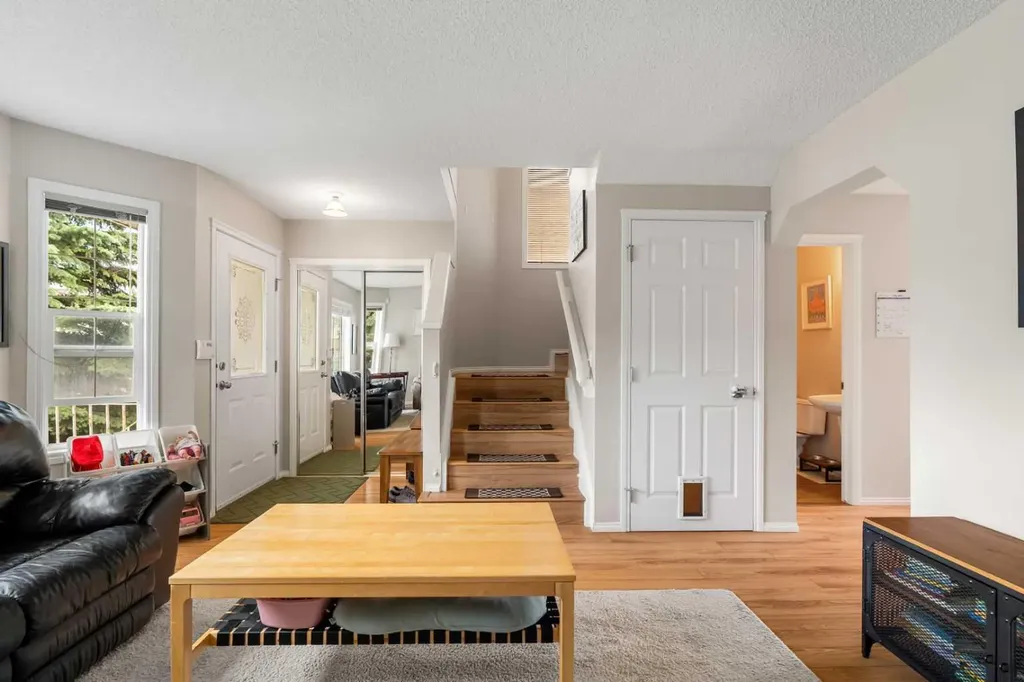172 Citadel Bluff Close NW Calgary AB T3G 5E3