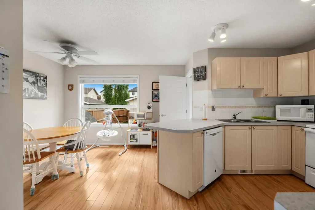 172 Citadel Bluff Close NW Calgary AB T3G 5E3