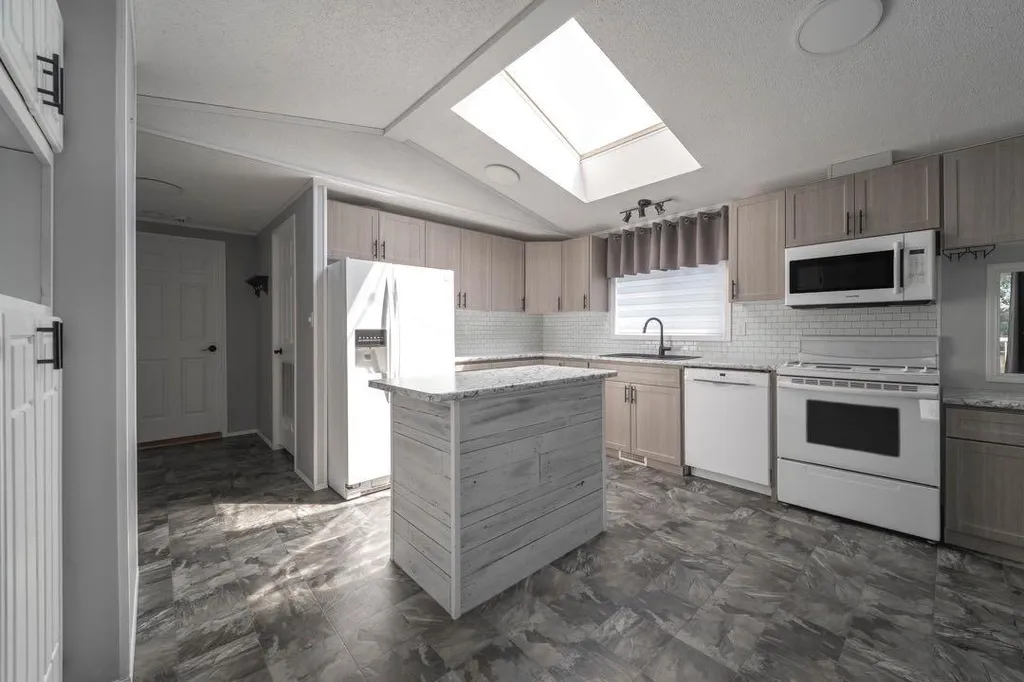 125 Greenwich Lane Fort Mcmurray AB T9H 3Z2