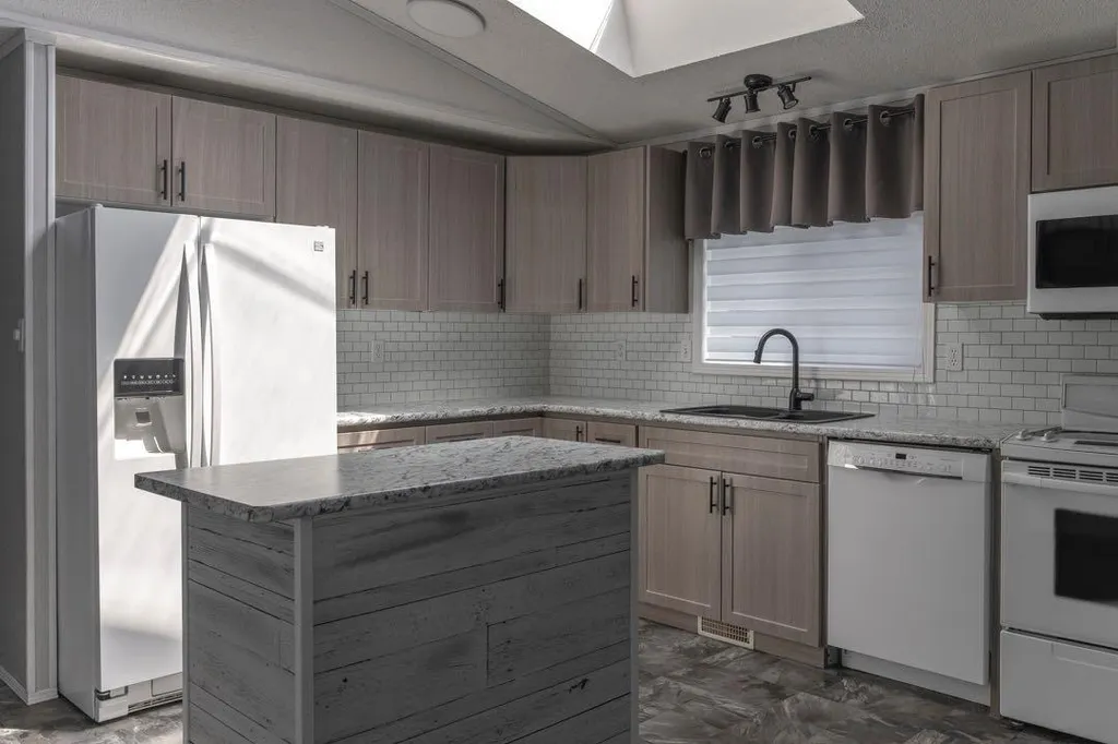 125 Greenwich Lane Fort Mcmurray AB T9H 3Z2