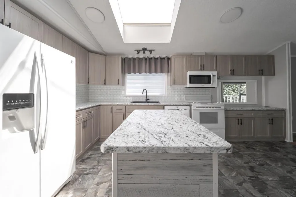125 Greenwich Lane Fort Mcmurray AB T9H 3Z2
