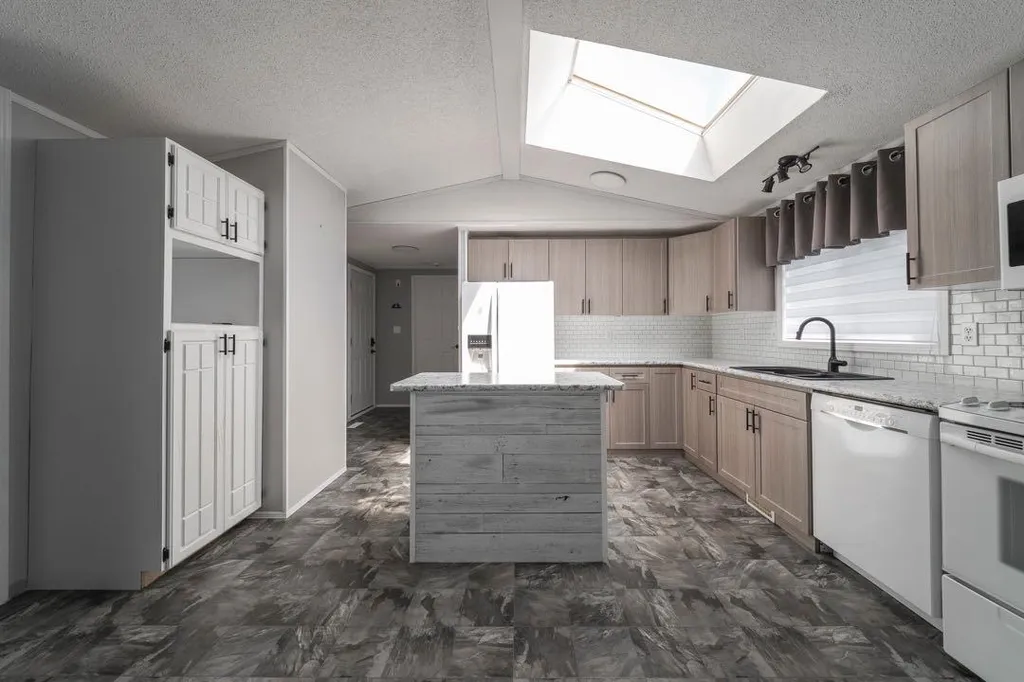 125 Greenwich Lane Fort Mcmurray AB T9H 3Z2