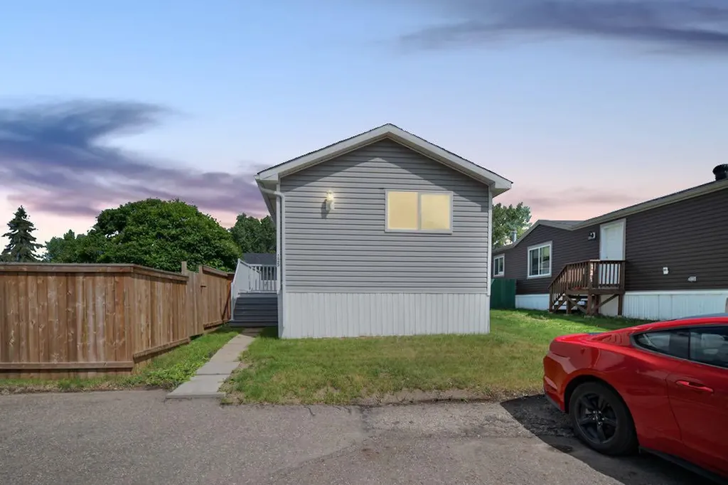 125 Greenwich Lane Fort Mcmurray AB T9H 3Z2