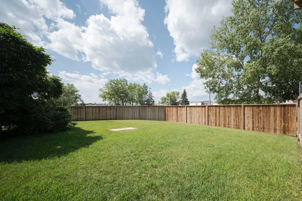 125 Greenwich Lane Fort Mcmurray AB T9H 3Z2