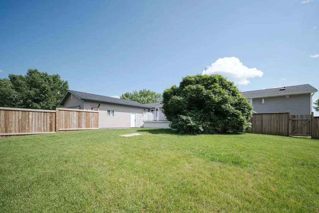 125 Greenwich Lane Fort Mcmurray AB T9H 3Z2