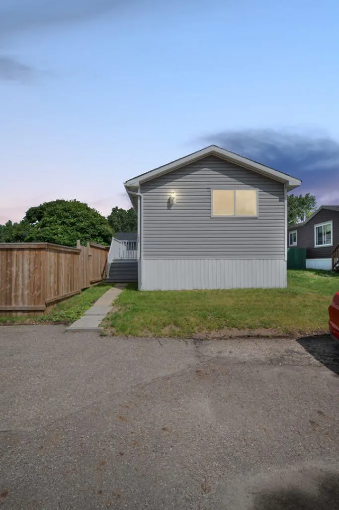 125 Greenwich Lane Fort Mcmurray AB T9H 3Z2