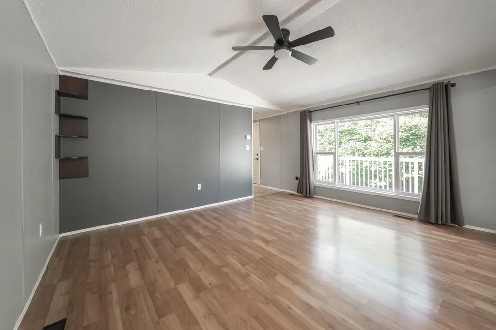 125 Greenwich Lane Fort Mcmurray AB T9H 3Z2