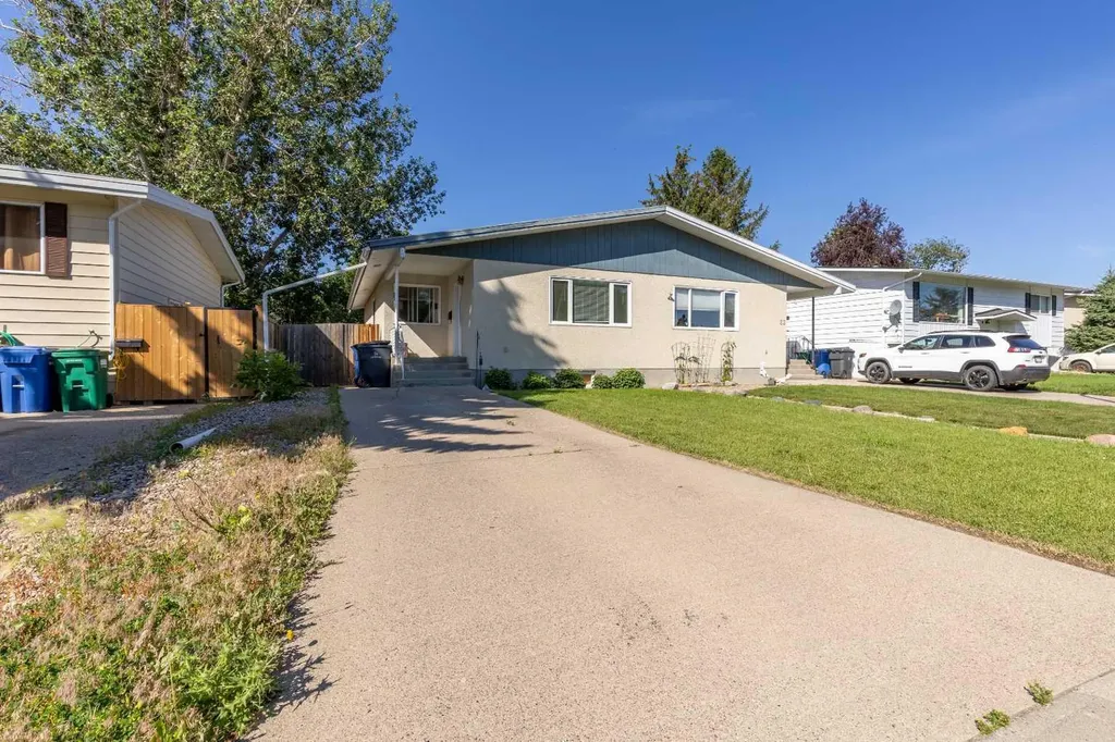 27 Laval Boulevard W Lethbridge AB T1K 4E1