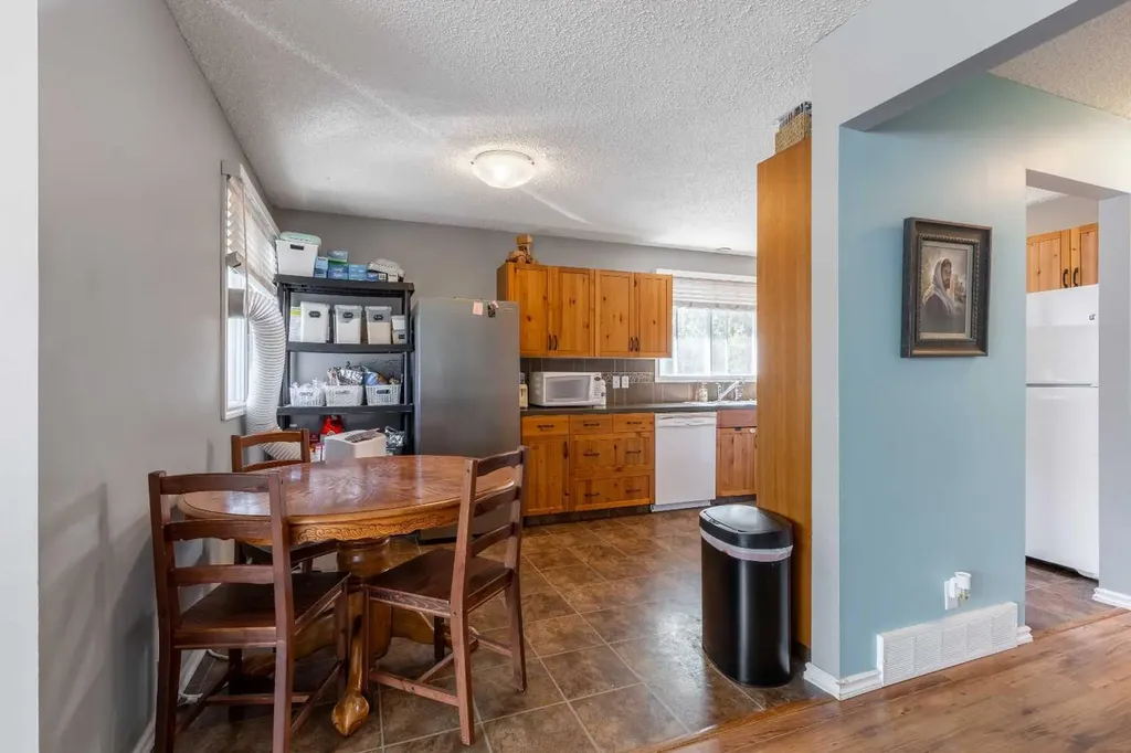 27 Laval Boulevard W Lethbridge AB T1K 4E1