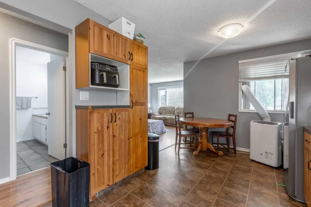 27 Laval Boulevard W Lethbridge AB T1K 4E1