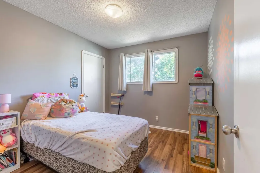 27 Laval Boulevard W Lethbridge AB T1K 4E1