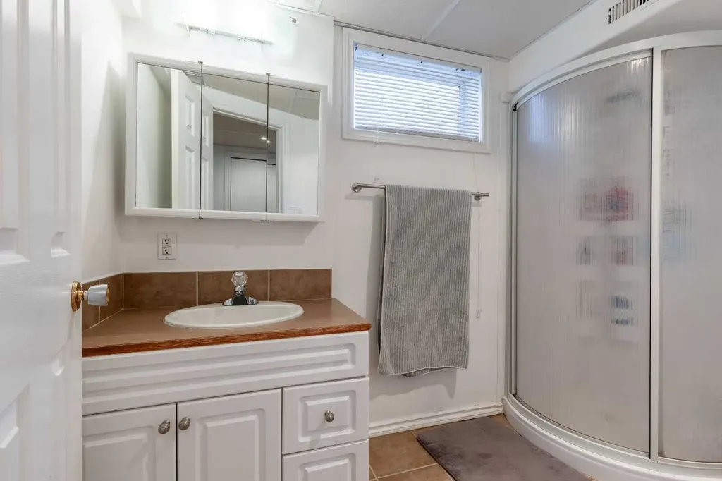 27 Laval Boulevard W Lethbridge AB T1K 4E1
