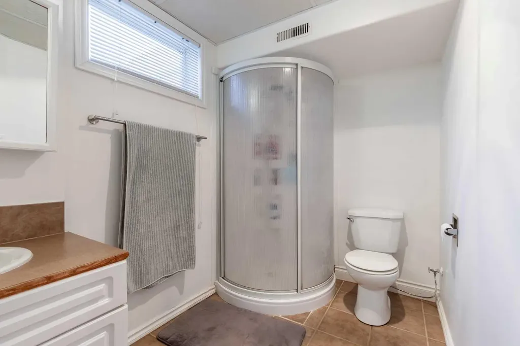 27 Laval Boulevard W Lethbridge AB T1K 4E1