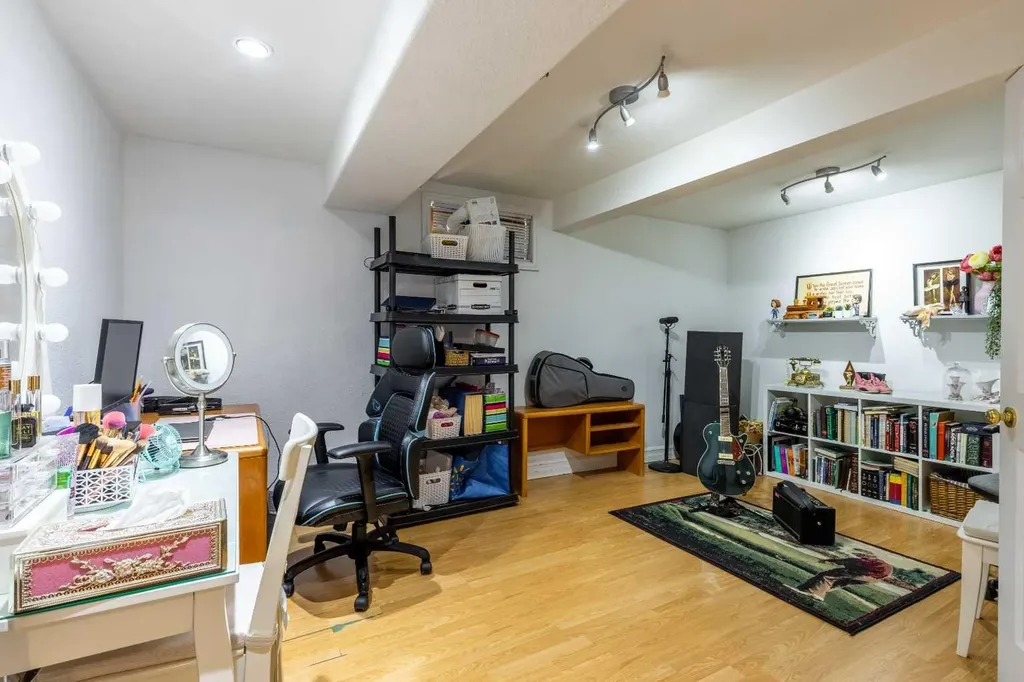 27 Laval Boulevard W Lethbridge AB T1K 4E1