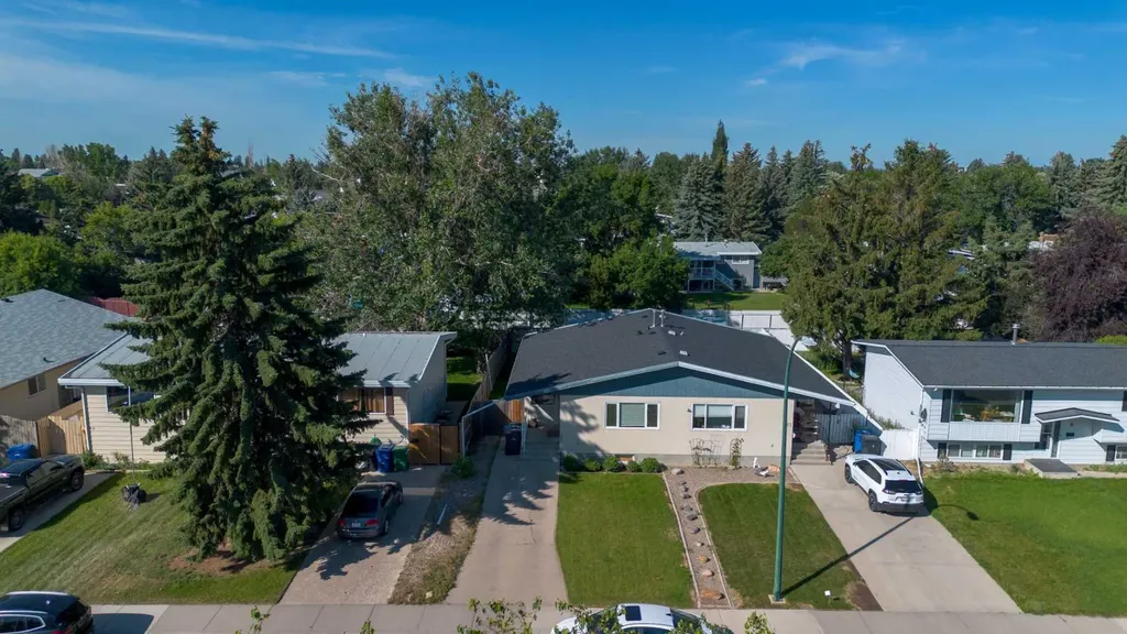 27 Laval Boulevard W Lethbridge AB T1K 4E1