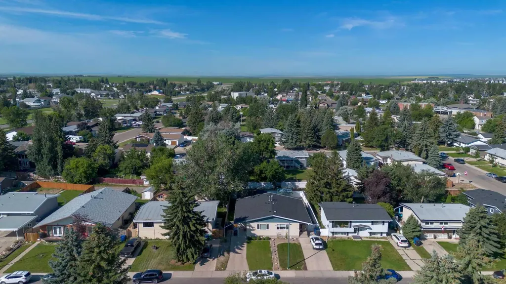 27 Laval Boulevard W Lethbridge AB T1K 4E1