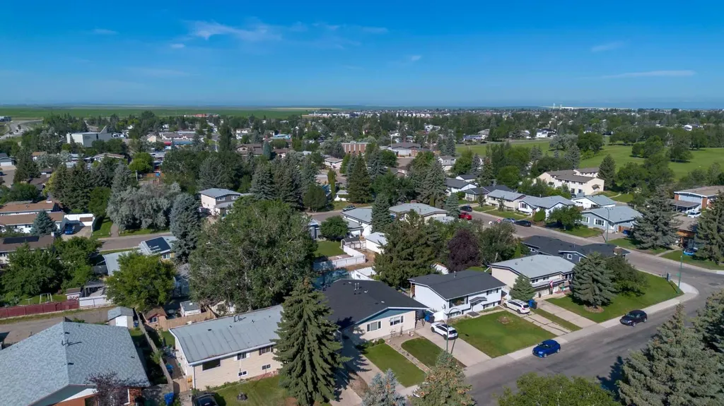 27 Laval Boulevard W Lethbridge AB T1K 4E1