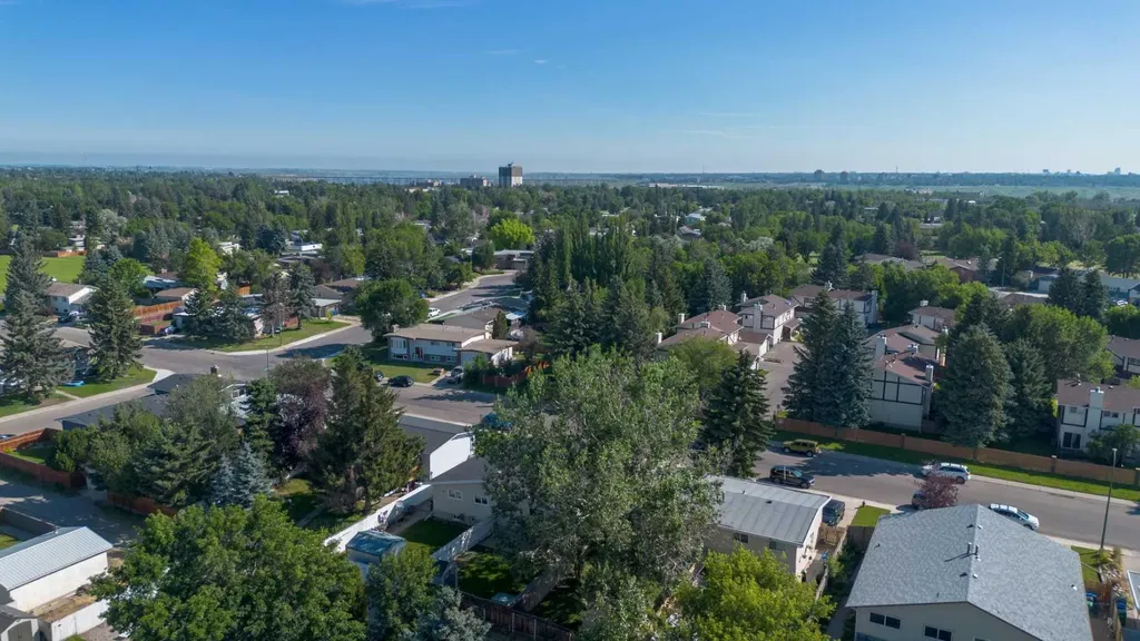 27 Laval Boulevard W Lethbridge AB T1K 4E1