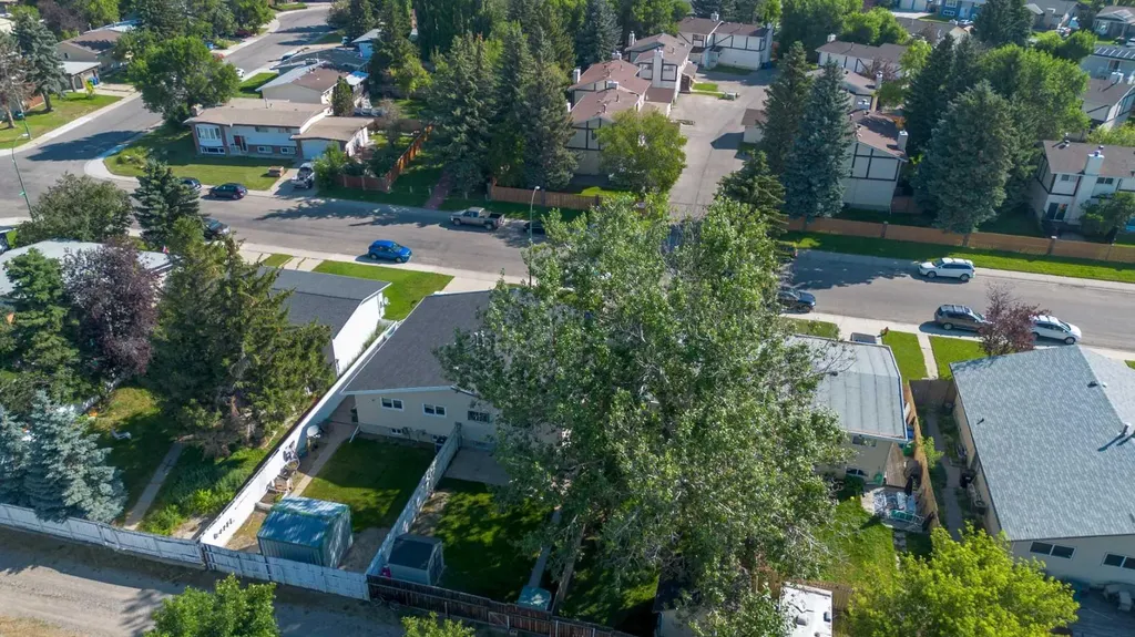 27 Laval Boulevard W Lethbridge AB T1K 4E1