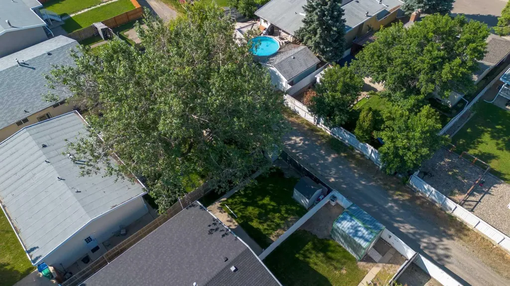 27 Laval Boulevard W Lethbridge AB T1K 4E1