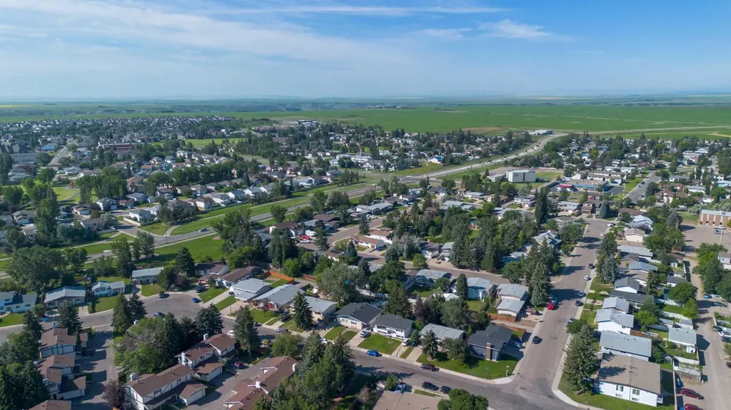 27 Laval Boulevard W Lethbridge AB T1K 4E1