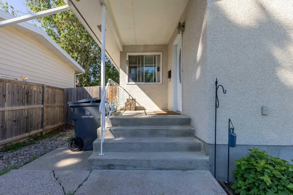 27 Laval Boulevard W Lethbridge AB T1K 4E1