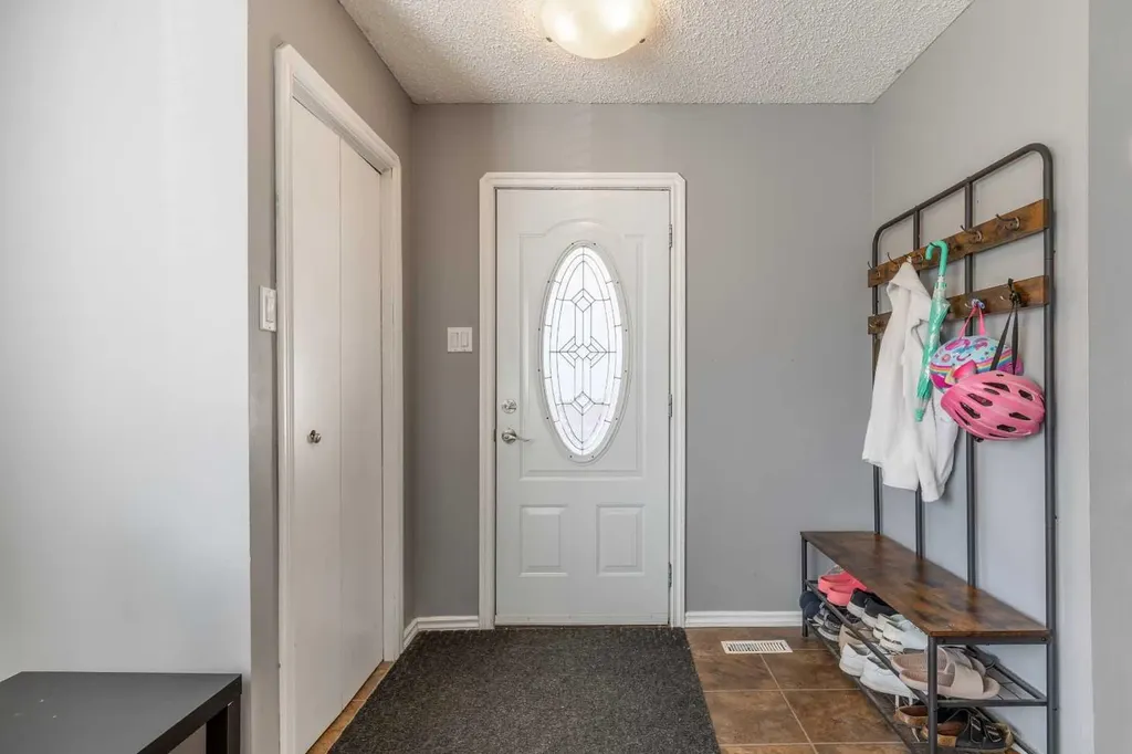 27 Laval Boulevard W Lethbridge AB T1K 4E1