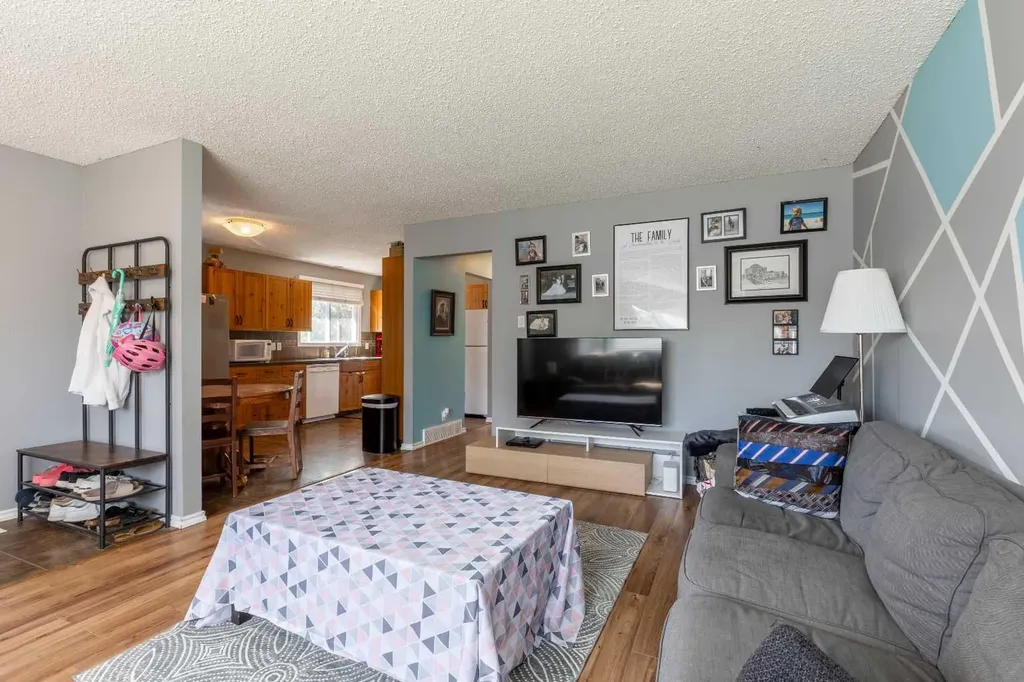 27 Laval Boulevard W Lethbridge AB T1K 4E1