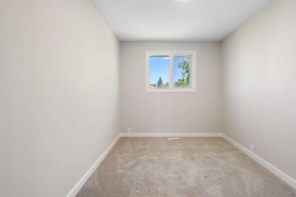 7845 22 Street SE Calgary AB T2C 1Y8